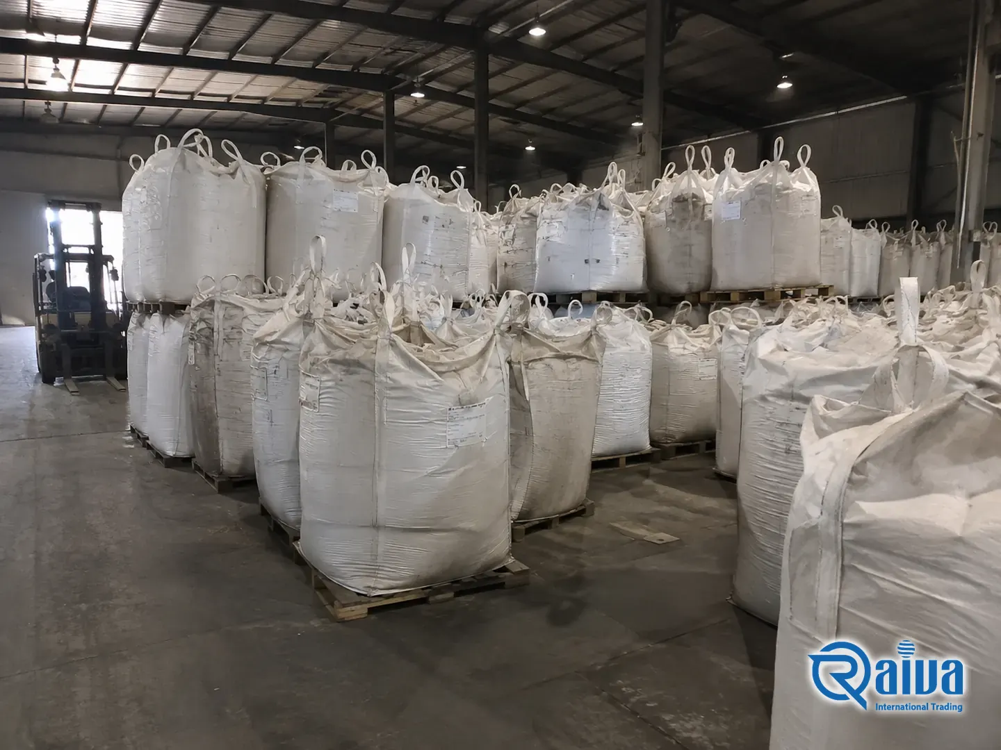 Paletler üzerinde 1,5 tonluk lamine neme dayanıklı ihracat big bag'lerinde API Spec 13A sondaj bariti