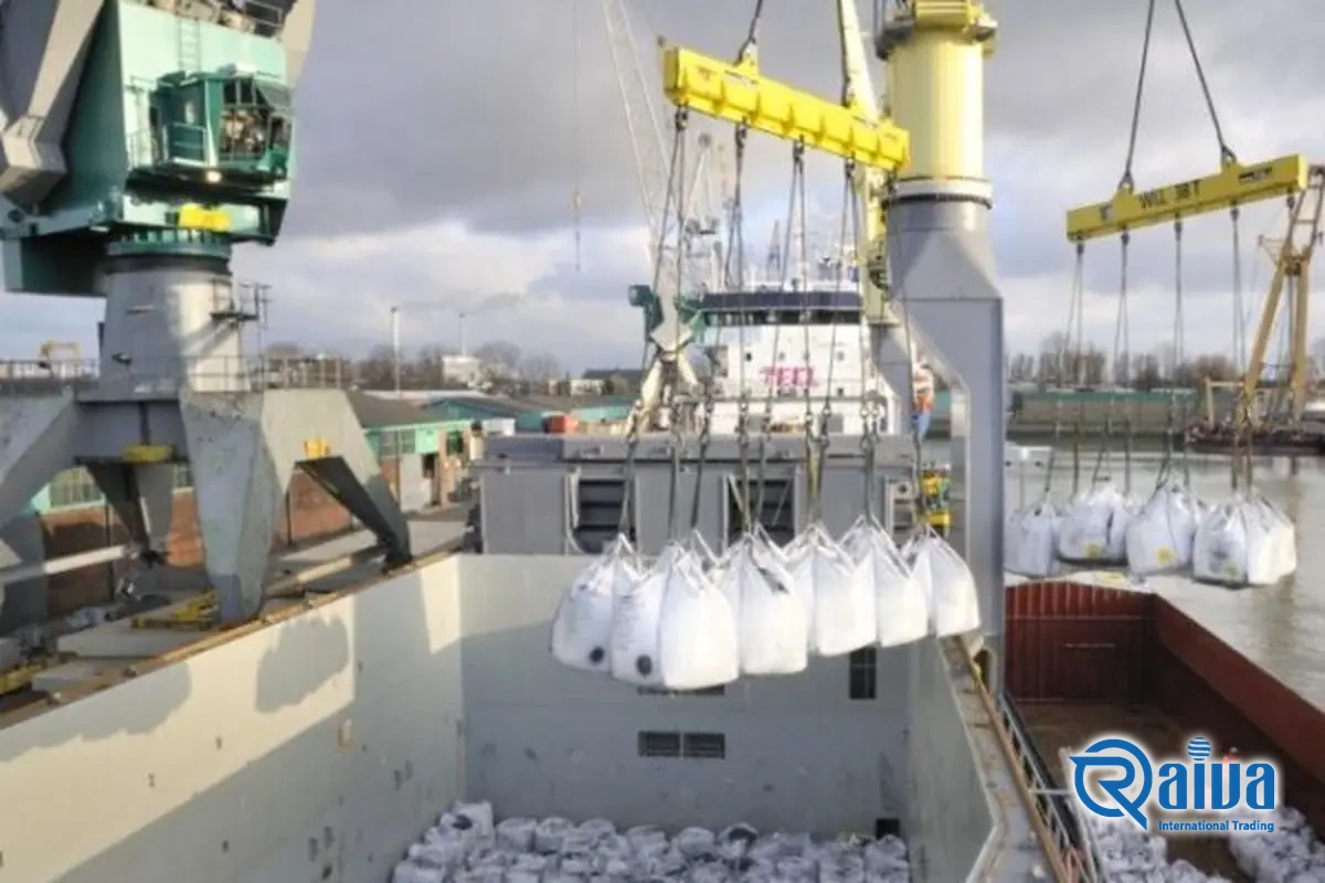 Portland cement in bags and big bags for export &mdash; loading for shipment