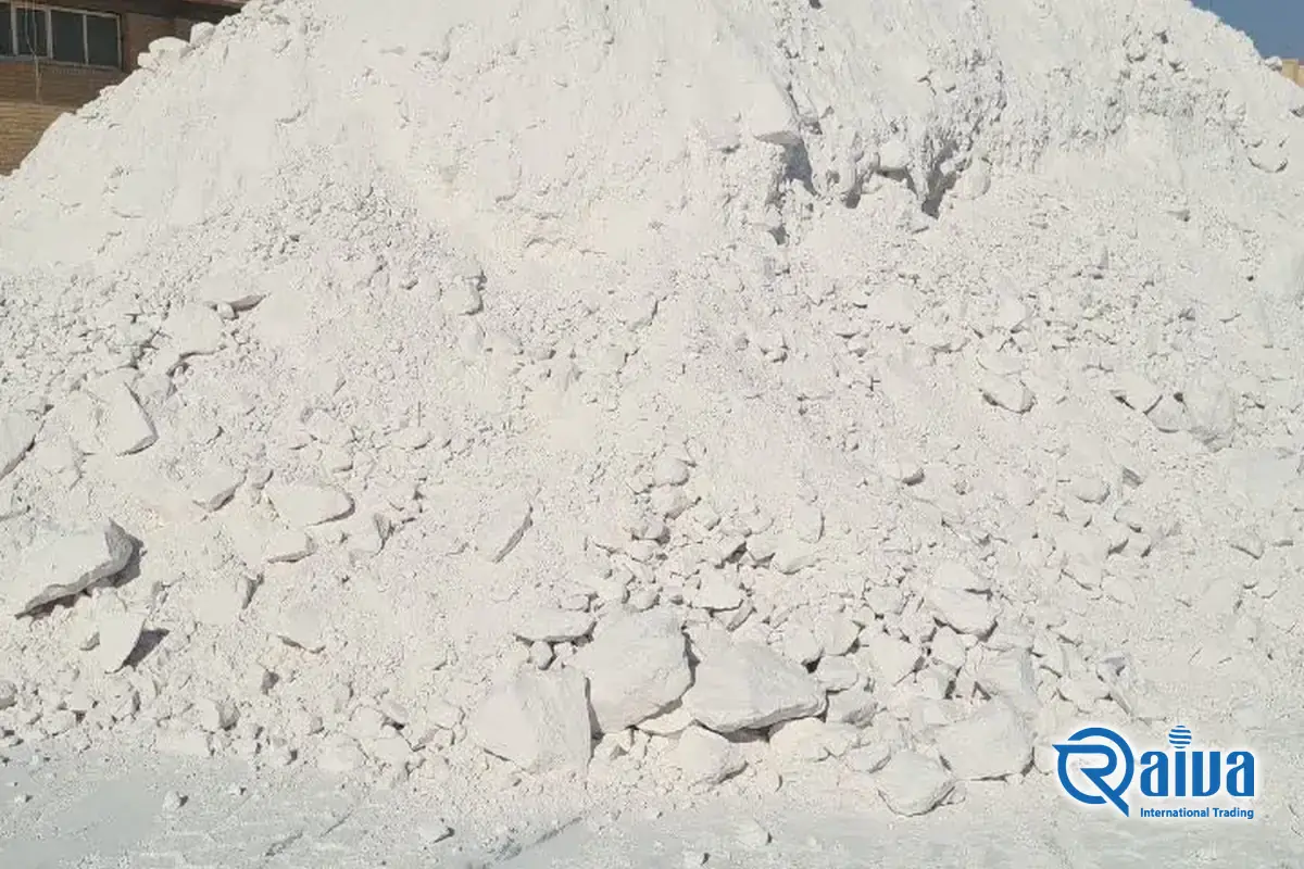 High-purity silica for glassmaking and foundry sand &mdash; close-up of grain